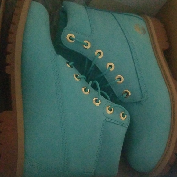 Customized timberland boots - Picture 1 of 3